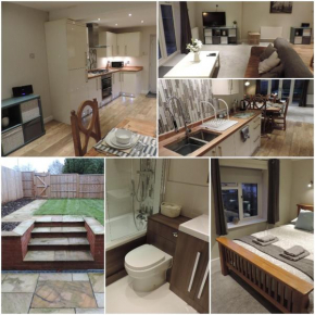 4 Bed Farnborough Air Accommodation